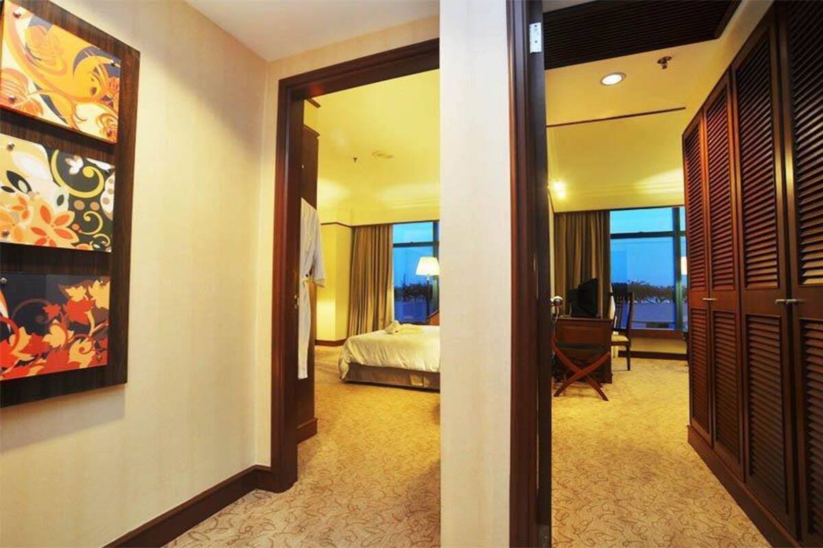 Minibar, in-room safe, desk, free WiFi