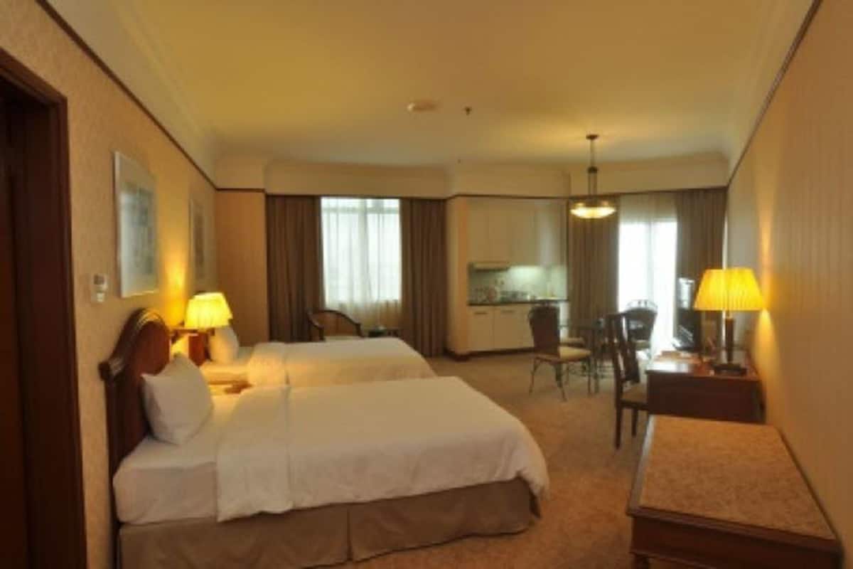 Minibar, in-room safe, desk, free WiFi