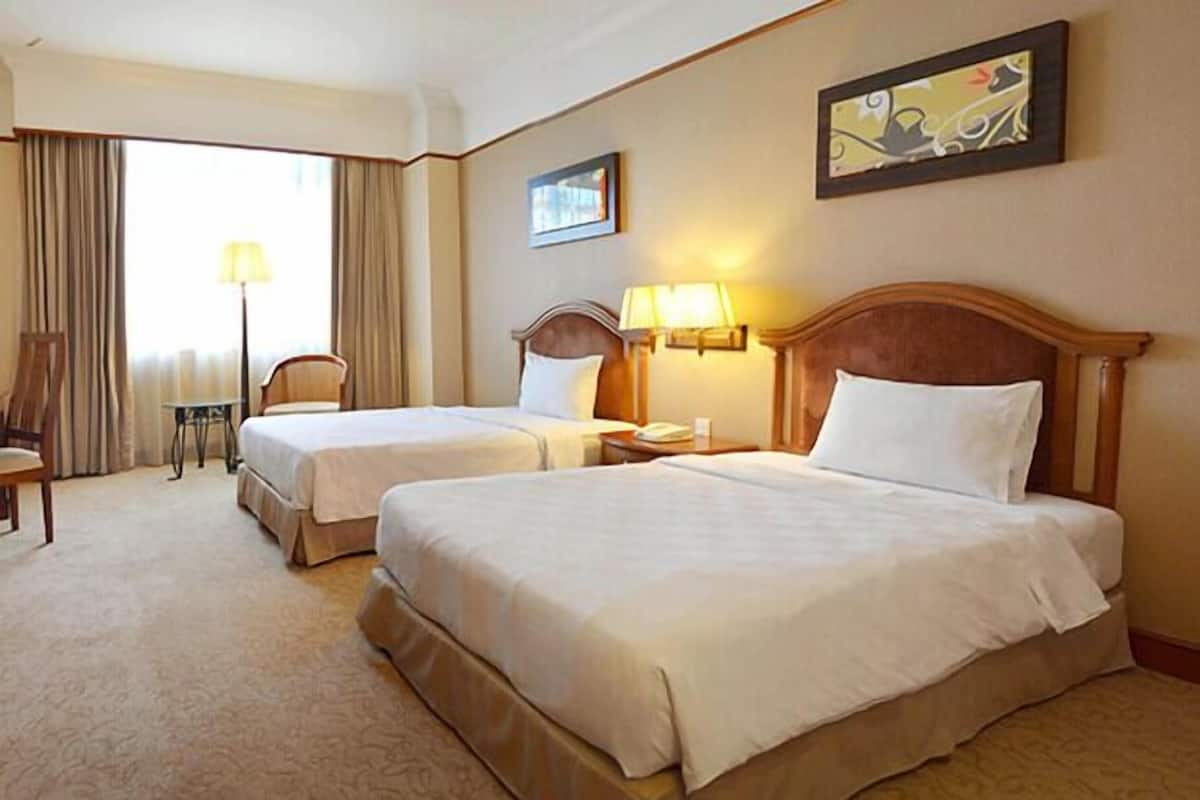 Minibar, in-room safe, desk, free WiFi