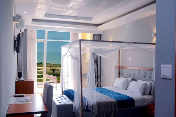 Deluxe Double Room, 1 Queen Bed, Lake View | Egyptian cotton sheets, premium bedding, down comforters