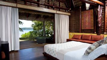 Melanesian Bungalow | In-room safe, iron/ironing board, free cribs/infant beds, free WiFi