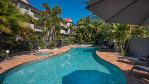 Outdoor pool, a heated pool, pool umbrellas, sun loungers - Montana Palms Resort (Mermaid Beach)