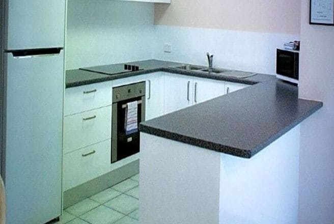 Private kitchen | Full-sized fridge, microwave, oven, stovetop