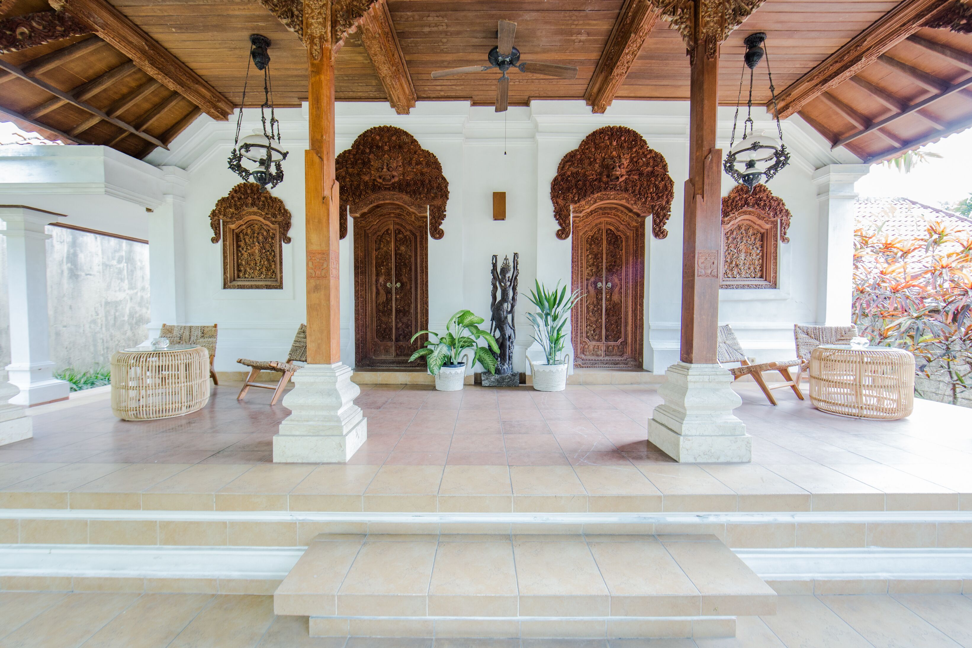 deluxe room | property entrance