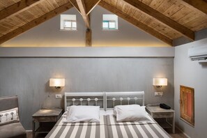 Habitació doble o amb dos llits individuals (Loft) | Roba de llit d'alta qualitat, matalassos Tempur-Pedic i minibar 