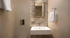 Economy-Doppel- oder -Zweibettzimmer | Waschbecken im Bad