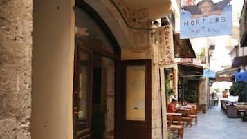 المنشأة من الخارج