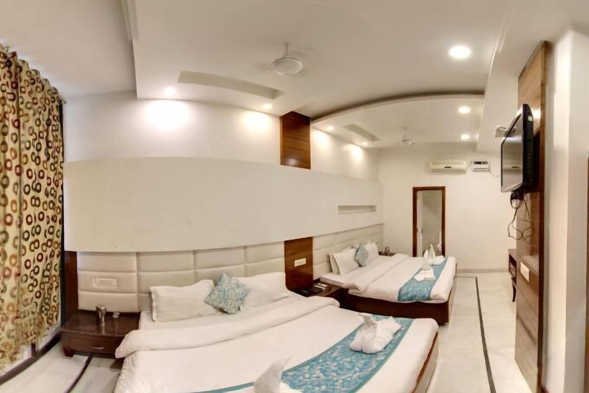 Quarto família | 1 quarto, roupas de cama premium, frigobar, escrivaninha