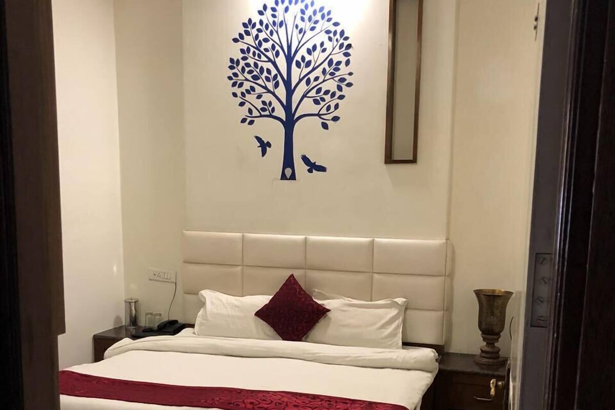 Deluxe Room | 1 bedroom, premium bedding, minibar, desk