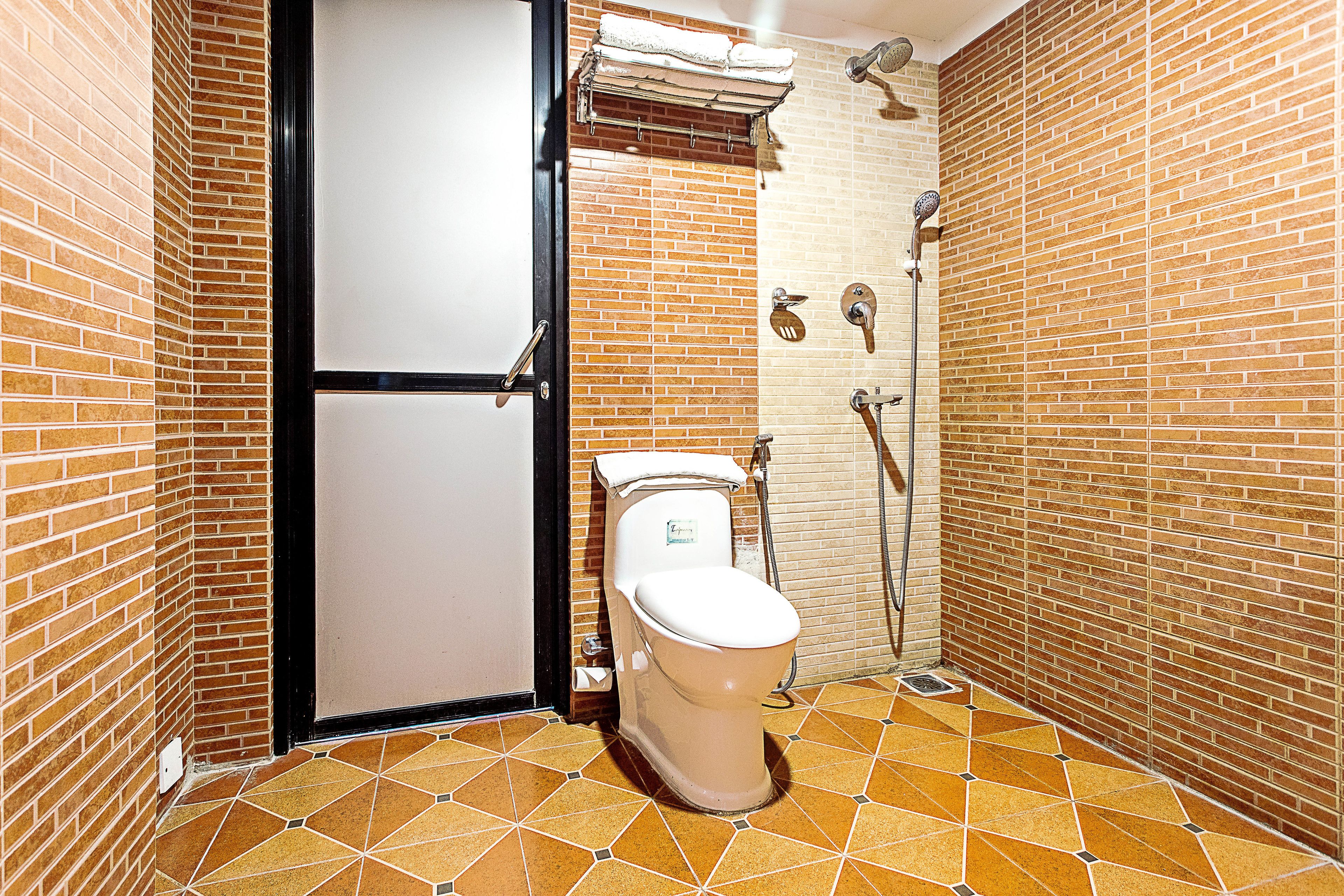 deluxe single | bathroom | shower, rainfall showerhead, slippers, towels