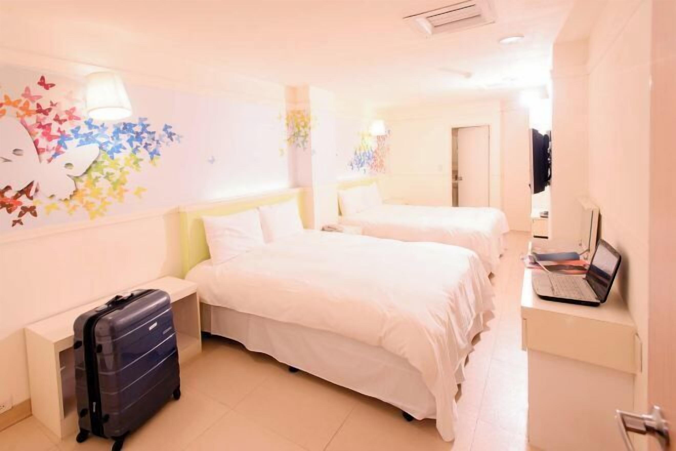 Individually decorated, desk, blackout drapes, free WiFi