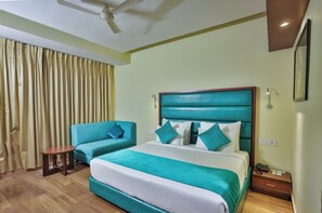 Quarto | Roupas de cama premium, frigobar, cofres nos quartos, escrivaninha