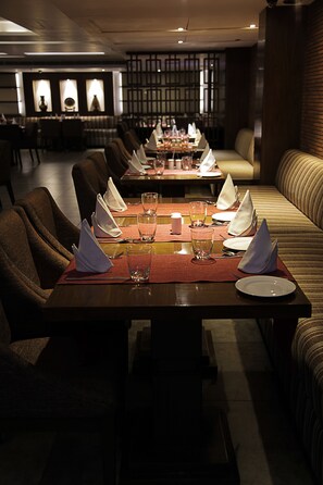 2 restaurants, breakfast, lunch, dinner served; Fusion cuisine - Hotel Cama (Mohali)