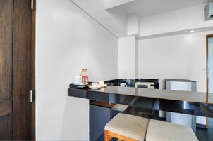 Suíte luxo | Frigobar, cofres nos quartos, escrivaninha, cortinas blackout