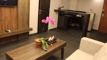 Deluxe Room, 1 Bedroom | Private kitchen | Coffee/tea maker