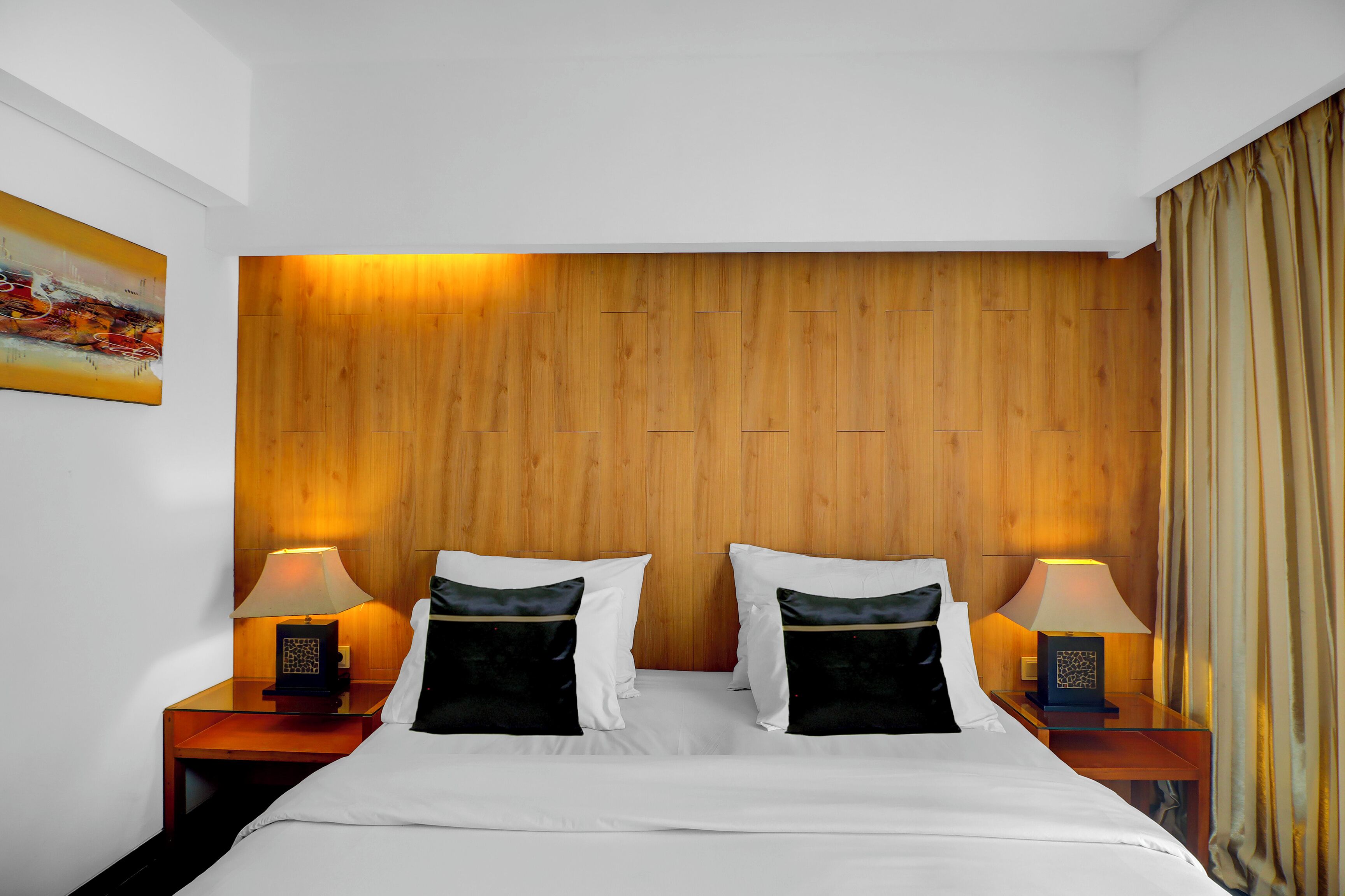Deluxe Double Room | Minibar, in-room safe, desk, blackout curtains