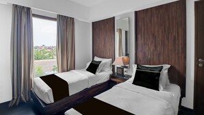 Chambre Deluxe avec lits jumeaux | Minibar, coffre-fort, bureau, rideaux d’obscurcissement