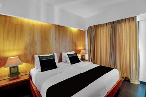Suite Deluxe | Minibar, caja fuerte, escritorio y cortinas opacas