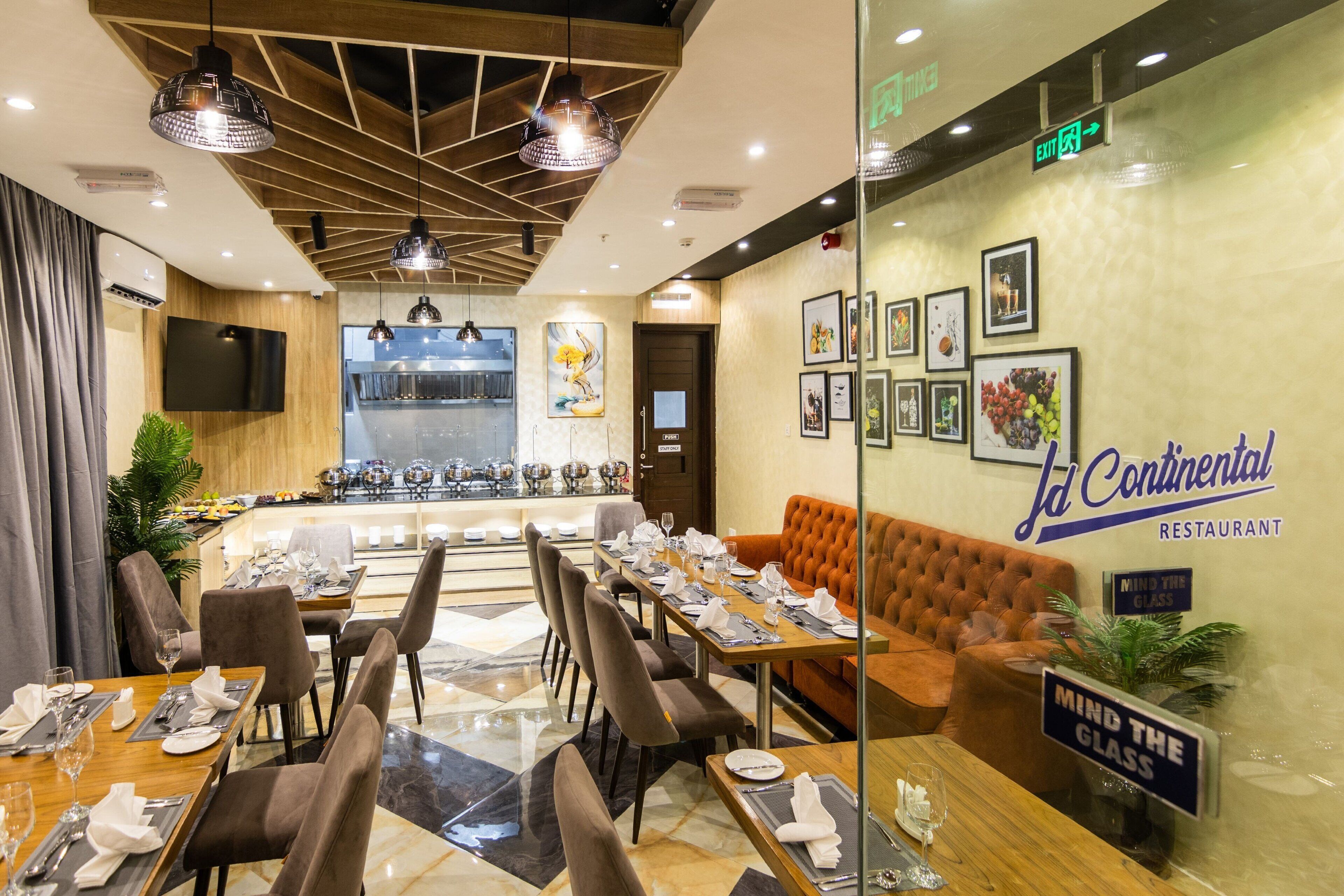 Sarapan, makan tengah hari dan makan malam dihidangkan 