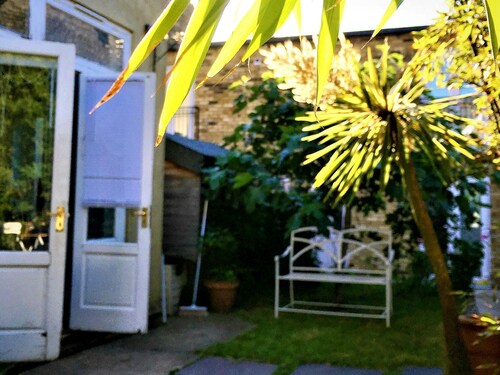 Kew Studios and Rooms