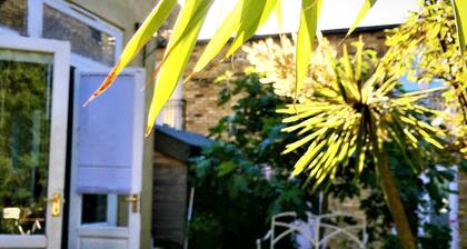 Kew Studios and Rooms