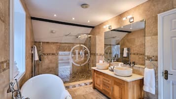 Romantic Double Room, Ensuite | Bathroom | Hair dryer, towels, soap, shampoo