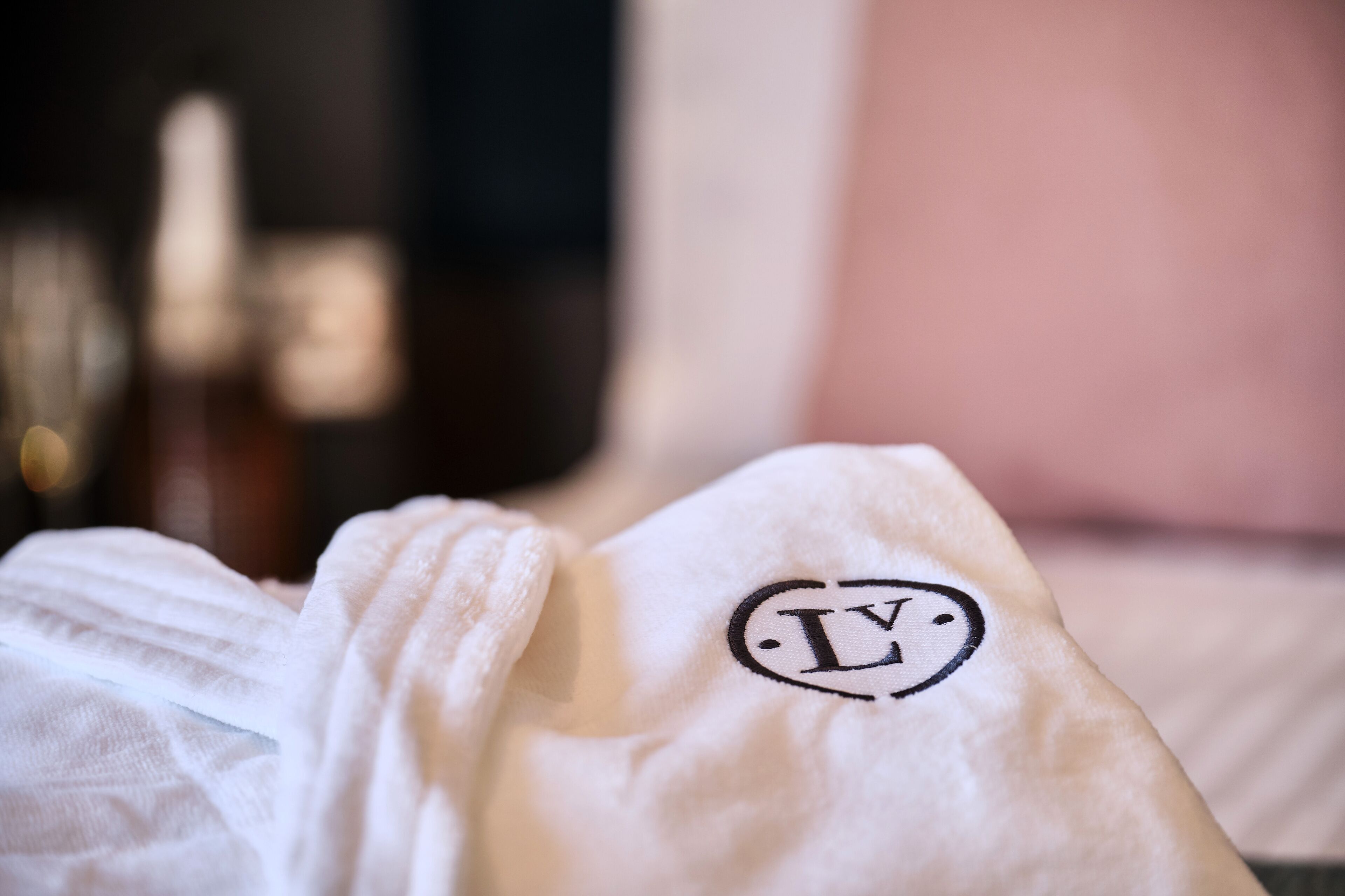 luxury double room, ensuite | 1 bedroom, iron/ironing board, free wifi, bed sheets