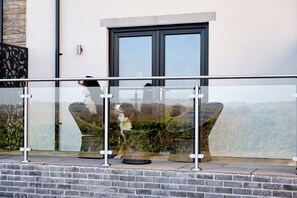 Habitación doble superior, planta baja | Terraza o patio