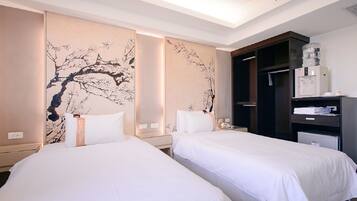 Standard Room, 2 Twin Beds (No Window) | Desk, free WiFi