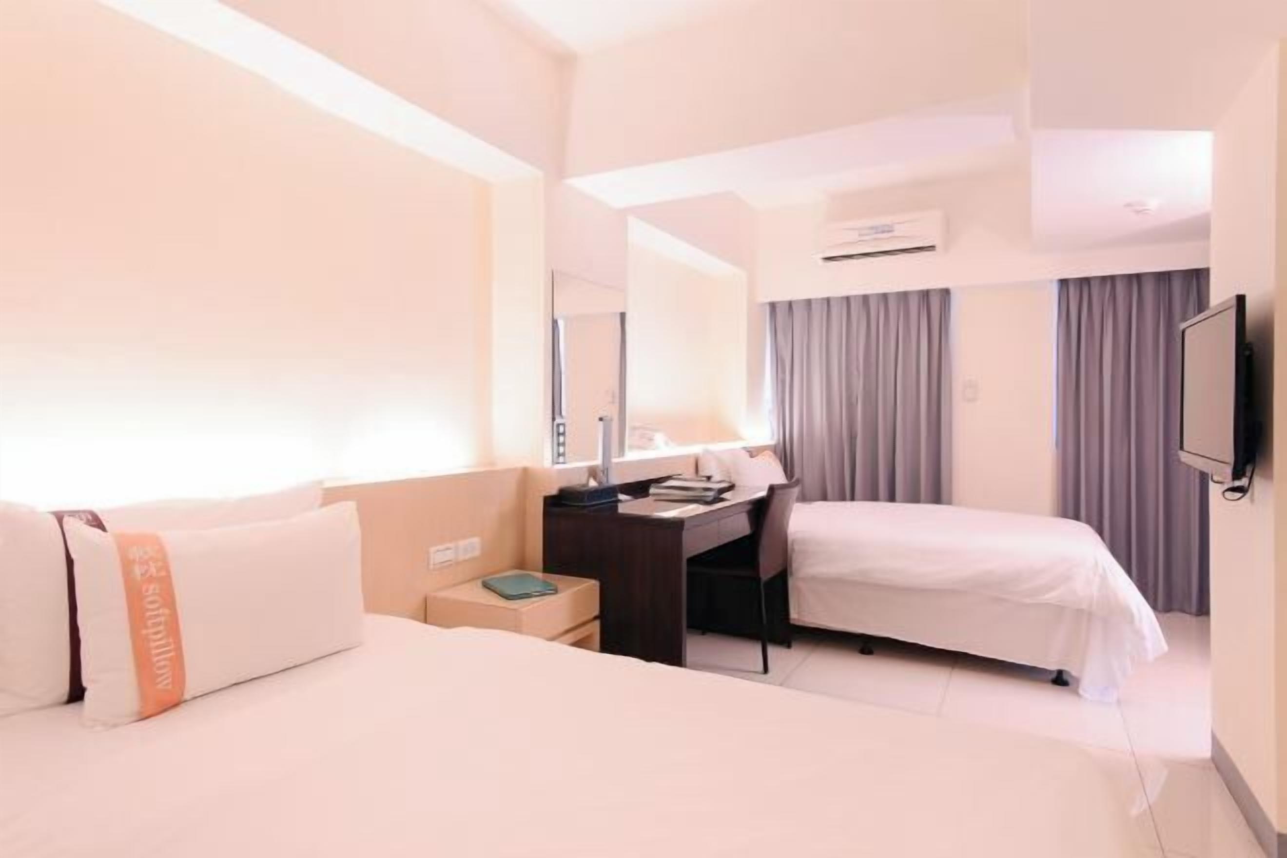 办公桌、免费 WiFi