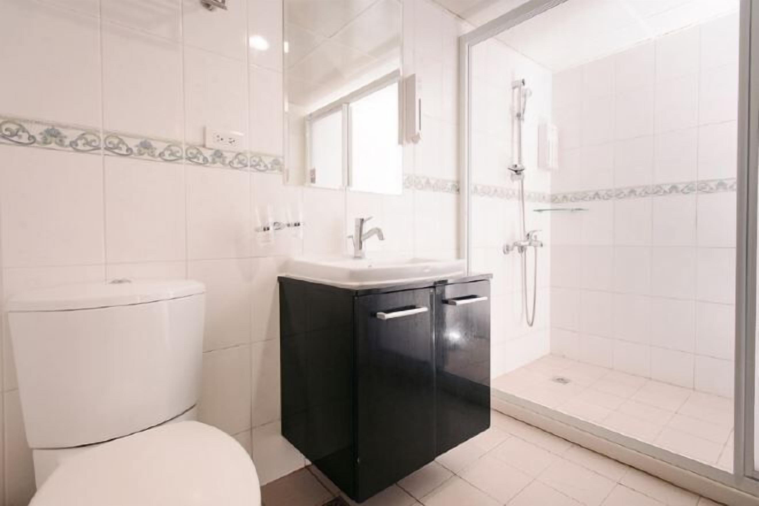 淋浴设施、吹风机、拖鞋