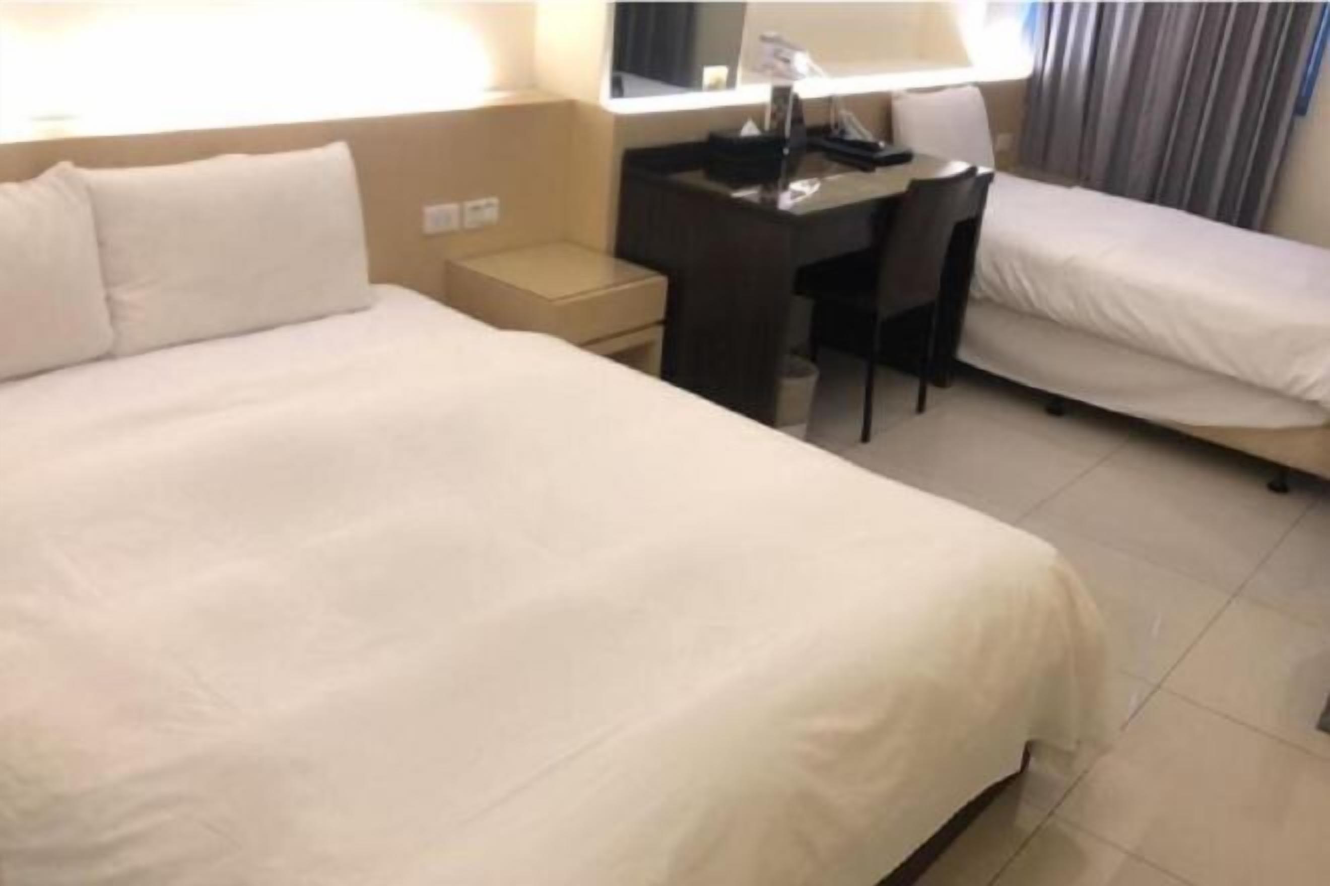 办公桌、免费 WiFi