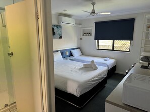 Twin Room (Not Pet Friendly) | Free WiFi, bed sheets - Toreador Motel (Coffs Harbour)