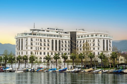 Wellborn Luxury Hotel