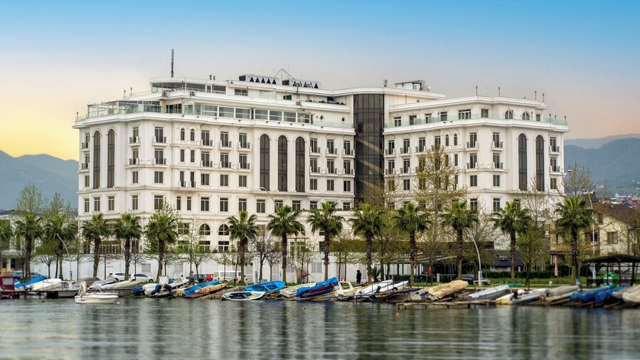 Wellborn Luxury Hotel