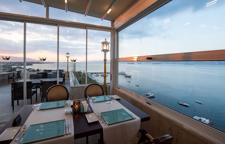 2 restaurants, breakfast, lunch, dinner served; Mediterranean cuisine