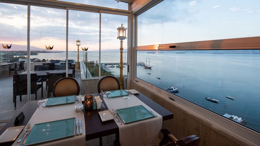 Wellborn Luxury Hotel