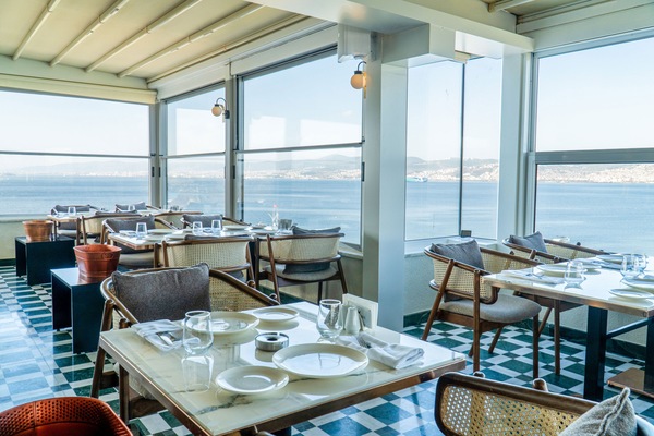 2 restaurants; breakfast, lunch, dinner, and brunch served