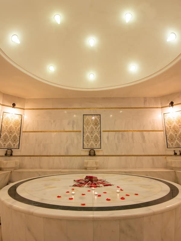 Sauna, hot tub, steam room, Turkish bath/hammam, body treatments