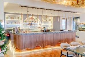2 restaurants; breakfast, lunch, dinner and brunch served  - Wellborn Luxury Hotel (Basiskele)