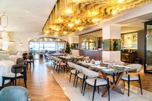 2 restaurants, breakfast, lunch, dinner served; Mediterranean cuisine  - Wellborn Luxury Hotel (Basiskele)