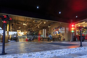 Property entrance - The Henry Hotel Cebu (Cebu)