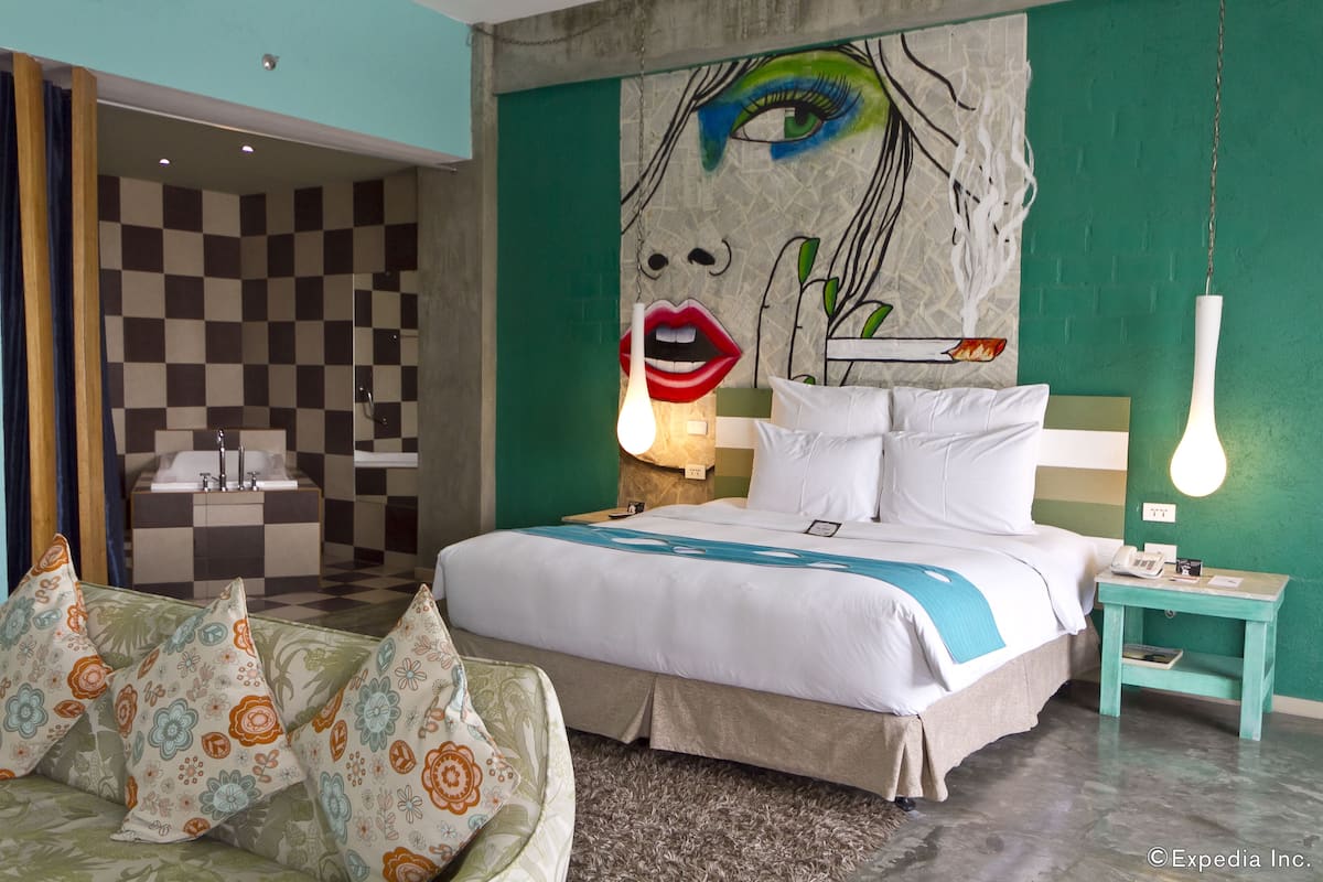 Extra Large Room | In-room safe, individually decorated, desk, laptop workspace