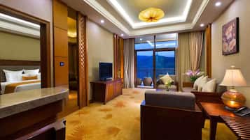 Suite, 1 King Bed | In-room safe, free WiFi, bed sheets