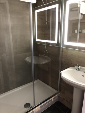 جناح سوبيريور - بحمام داخل الغرفة (Sleeps 4) | حمام