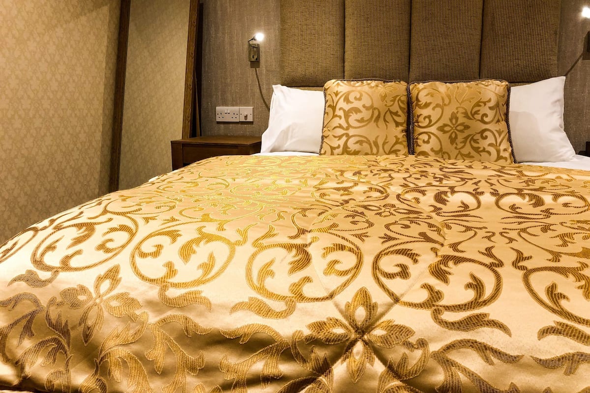 Standard Suite, Ensuite (Sleeps 3)