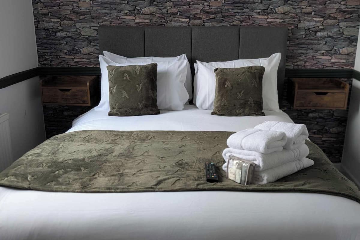 Comfort Double Room, 1 Double Bed, Ensuite | 1 bedroom, free WiFi, bed sheets