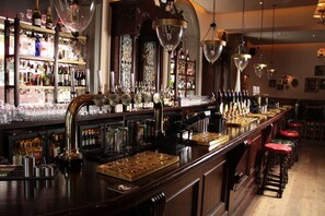 Bar (on property) - White Hart Hotel (Harrogate)