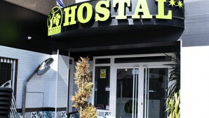 A hostel with a sign reading "HOSTAL". - Hostal Valdepeñas by Bossh Hotels (Valdepenas)