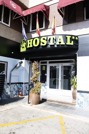 Exterior - Hostal Valdepeñas by Bossh Hotels (Valdepenas)